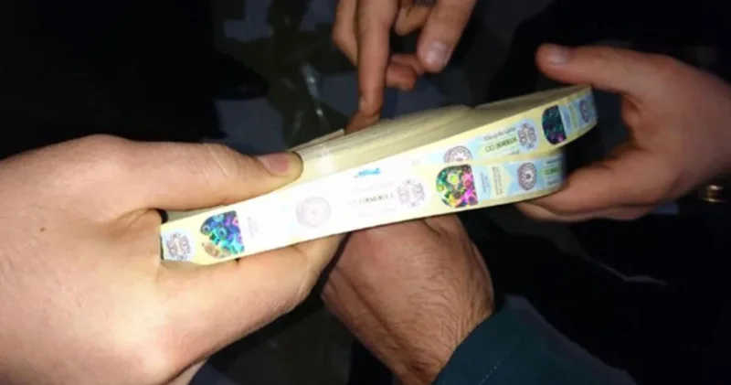Alko Holdinq də minlərlə saxta aksiz markalı içki aşkarlandı Direktor hakim qarşısında