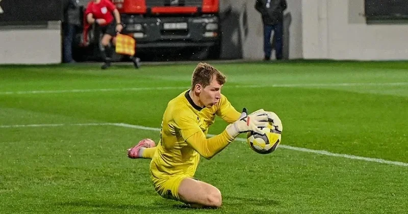 Azərbaycanda oynamış belaruslu futbolçu: “Neftçi” müdafiədə oturub rəqibi gözləməyəcək”