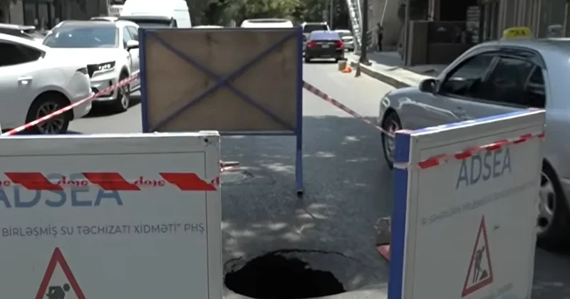 Paytaxtda yol çökdü: Tıxacda qalan sürücülər çətin anlar yaşadılar VİDEO
