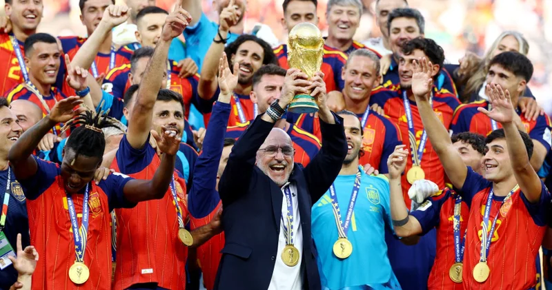 Luis de la Fuente 2030 cu ildə də İspaniya məşqçisi olacaq?