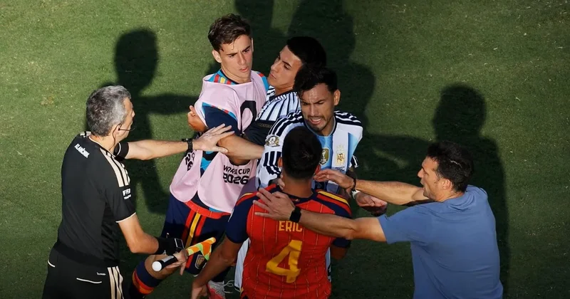 FIFA Argentina futbolçularının finaldan sonrakı davranışları ilə bağlı araşdırmaya başlayıb