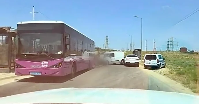 Hövsanda zəncirvari qəza: Yük maşını avtobus və “BYD”ə çırpıldı VİDEO