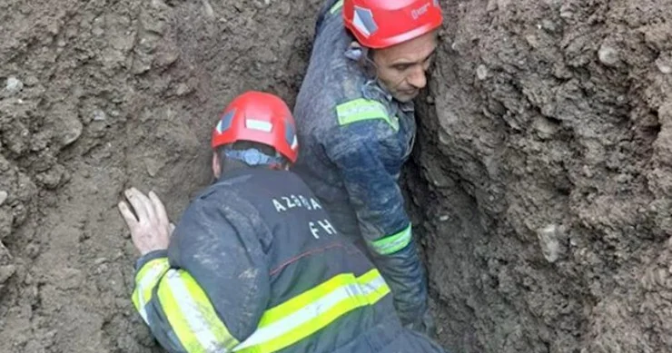 Bakıda FACİƏ: balıqçılar torpaq uçqununun altında qaldı, biri öldü