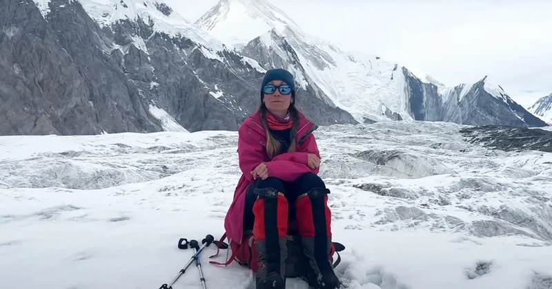 Ayağı sınan rusiyalı alpinist bir həftədir 7 min metr yüksəklikdə yardım gözləyir