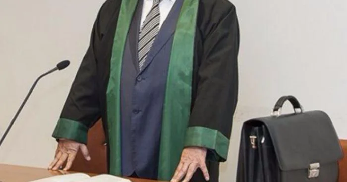 Azərbaycanda vəkilin fəaliyyətinə xitam verilib