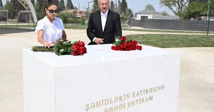 Prezident və xanımı Gәncә Memorial Kompleksində Fotolar