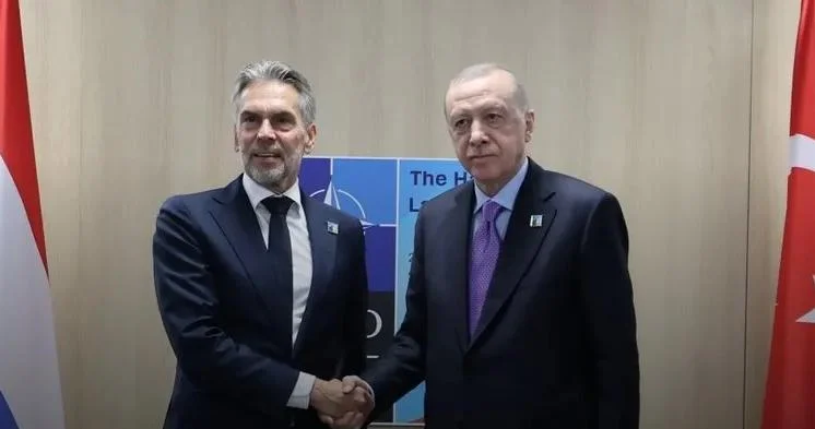 Türkiyə prezidenti ilə Niderlandın Baş naziri arasında telefon danışığı
