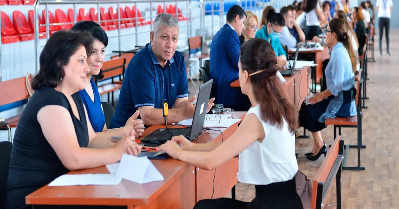 Müəllimlər geyimə görə imtahandan kəsilirlər İşlər məhkəməyə qədər gedir