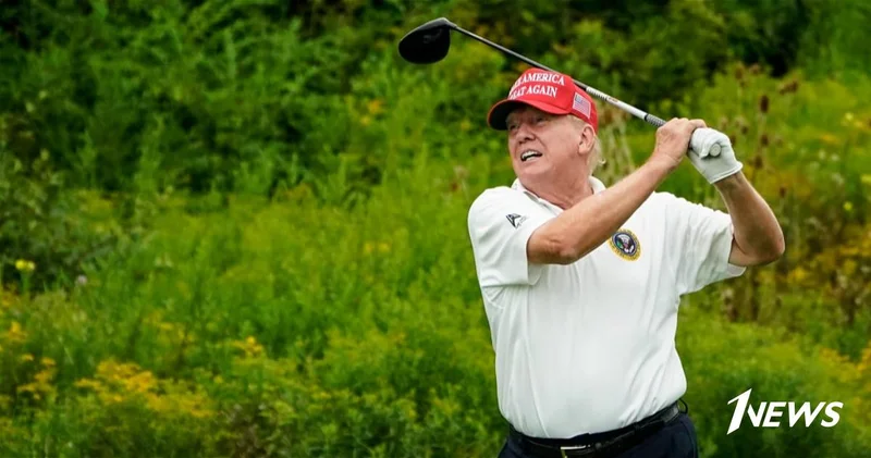 Трамп из за переговоров по Украине решил не уезжать в свой гольф клуб
