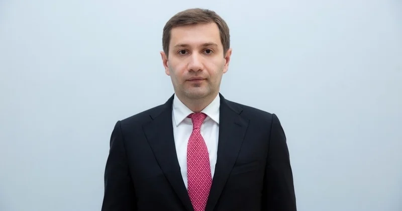 Fərid müəllim bu, ayıbdır, bu, anormaldır Partiya sədri cəmi bir ilə sürətlə yüksələn Agentlik rəhbərini məktəbli ilə müqayisə elədi və... (FOTOLAR)