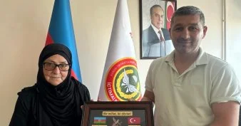 Şəhid Tural Əhlimanlının anası Nəzakət xanım şəhid ailələri təşkilatını ziyarət edib