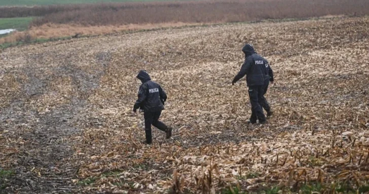 Тайна ночного взрыва: в польском селе обнаружены обломки неизвестного происхождения