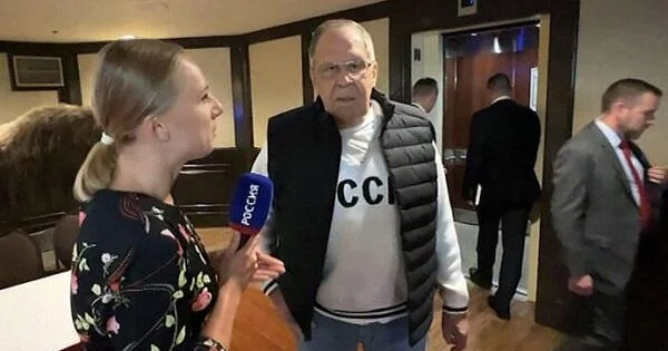 Lavrov “SSRİ” yazılı sviteri geyinməsindən danışdı
