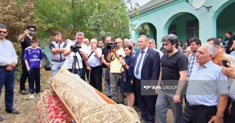 Məmməd İsmayıl saz sədaları altında torpağa tapşırılıb VİDEO