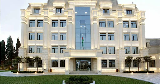Binəqədi İH abadlıq adı ilə yollara yamaq vurdu Foto