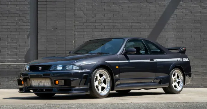 90 cı illərin nadir Nissan modeli bir milyon dollara satıldı...