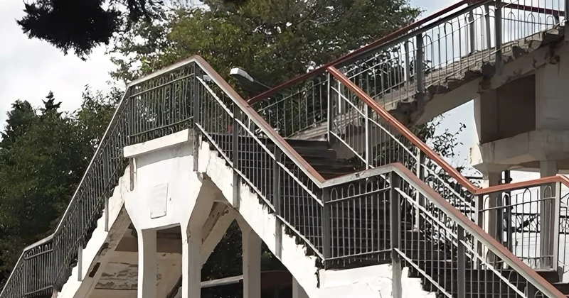 İllərdir baxımsız qalan keçid: Sakinlər təhlükə altında