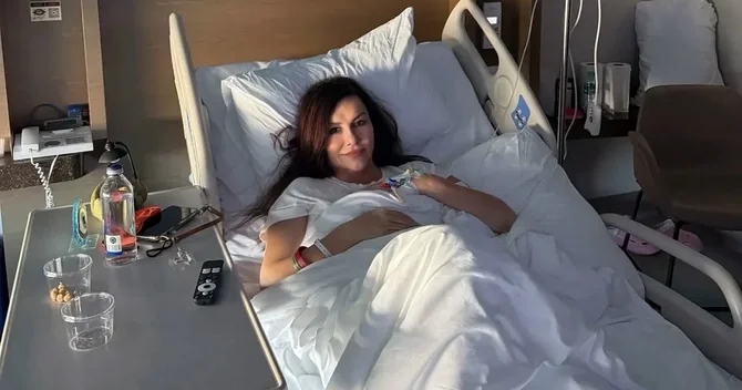 Omba və onurğa sümüyü sınan müğənninin xəstəxanadan fotosu yayıldı