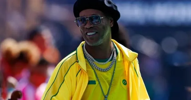 Ronaldinyo 46 yaşında karyerasını bərpa edir