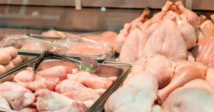 Marketlərdə toyuq əti azalır EKSPERT açıqladı: “Bu, müvəqqəti haldır”