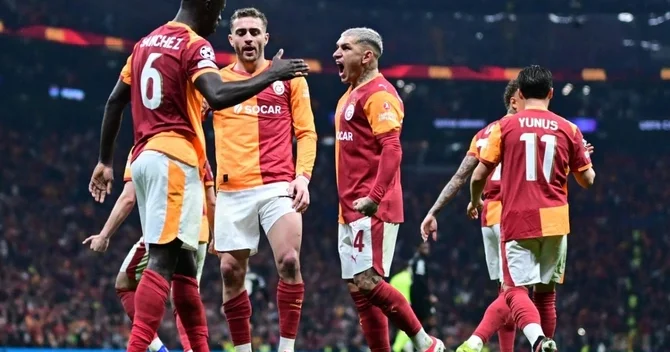 Qalatasaray dan 3 ulduz birdən gedir