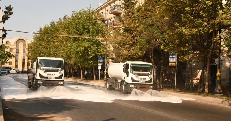 Bakının 556 küçəsi yuyuldu FOTO