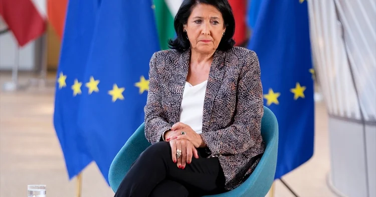 Zurabişvili: Görünür, onlar Qaribaşvilini yeni müxalifət kimi təqdim etmək istəyirlər