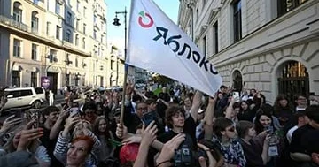 Gənc ruslar müharibəyə qarşı yeni bir müxalifət dili icad ediblər...