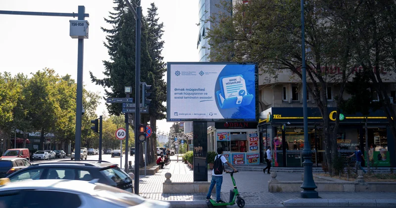 Əmək münasibətləri ilə bağlı posterlər Bakı, Şuşa və Xankəndidə nümayiş etdirilir