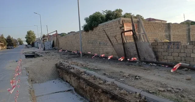 В Азербайджане ликвидировали скопление мусора на дороге Мехдиабад Пиршаги