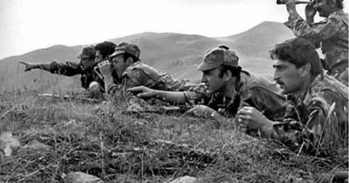 18 may 1992: Ölüm anında əsgər əlini uzadır... Foto