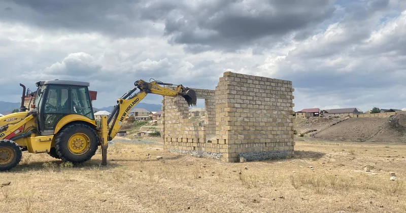 Göygöldə qanunsuz tikili söküldü