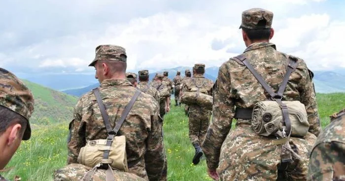 Ermənistanda ağır qəza: bir əsgər öldü, altısı yaralandı