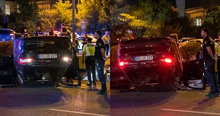 В Баку автомобиль перевернулся после столкновения с бордюром