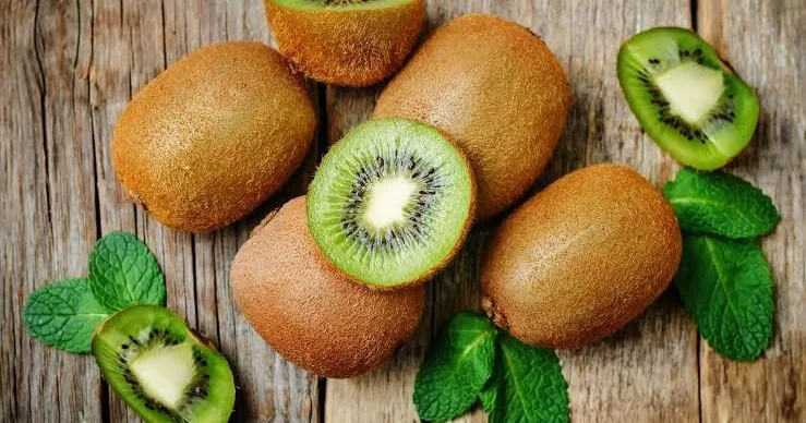 Kivini qabığı ilə yeməyin bu faydaları varmış...