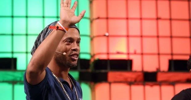 46 yaşlı Ronaldinyo bu klubda oynayacaq