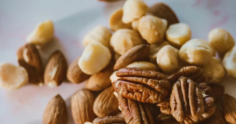 Gündə nə qədər qoz fındıq yemək olar? Alimlər optimal miqdarı açıqladı