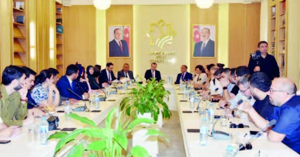 Yazar və naşirlərlə görüş