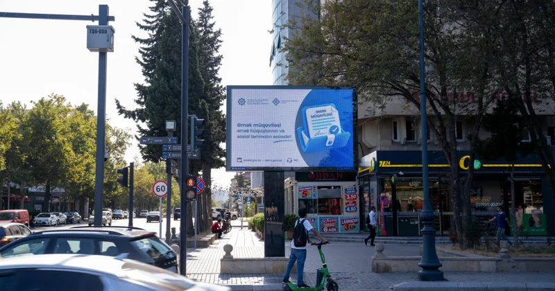 Bakıda, Şuşada və Xankəndidə əmək münasibətləri ilə bağlı posterlər nümayiş olunur