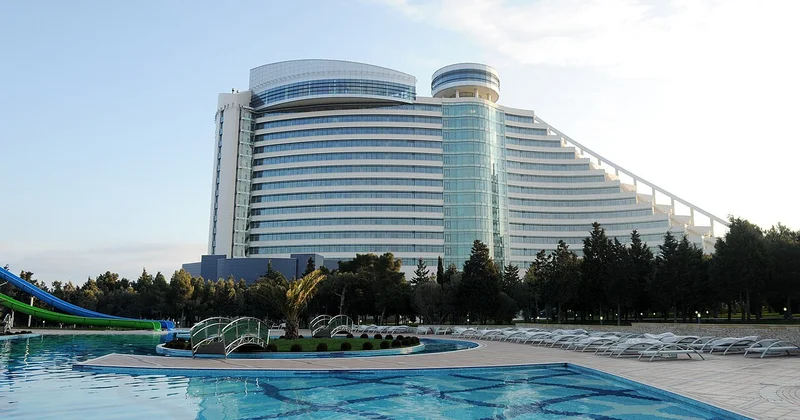 Nazirlik məşhur oteli cərimələdi