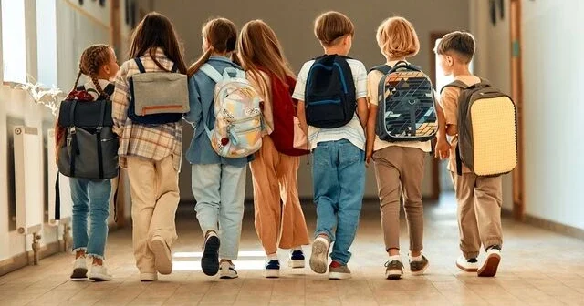 Məktəb başlayarkən uşaqların özünəinamını artıracaq 35 pozitiv təsdiq