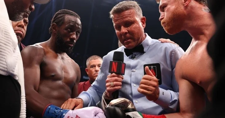 Kroufordla Kanelonun bir döyüşə qazandıqları UFC nin bir ilə qazandığına bərabər olub
