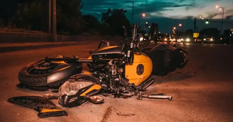 Biləsuvarda ağır qəzada motosikletçi öldü