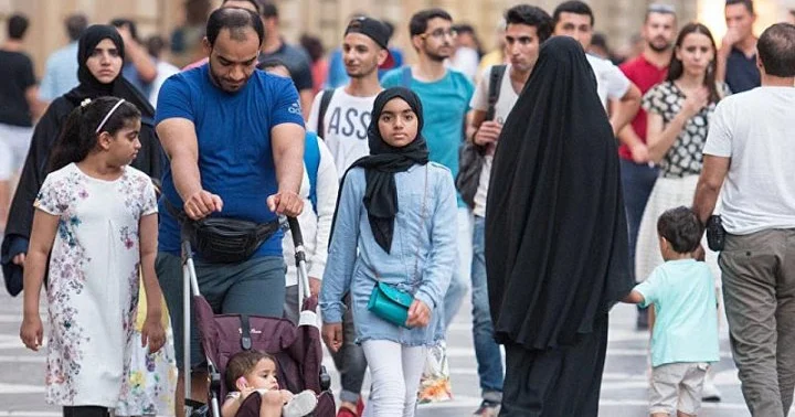 Turistləri ölkədən qaçıran kimlərdir?
