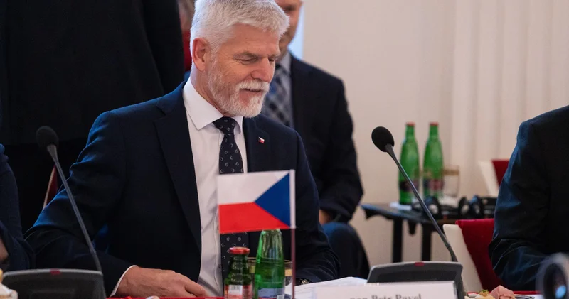 По примеру Эрдогана президент Чехии предложил сбивать российские истребители