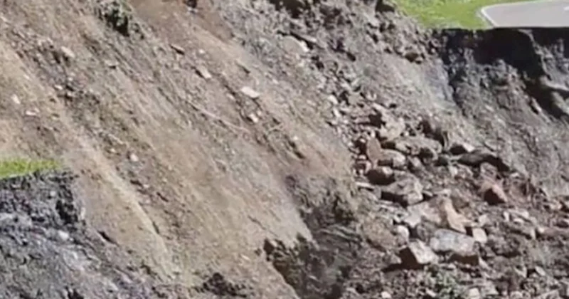Tbilisi yaxınlığında baş verən torpaq sürüşməsi nəticəsində bir ev uçub, iki nəfər xəsarət alıb