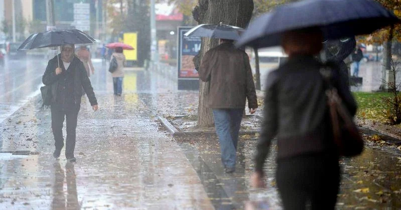 Ölkədə leysan yağış və güclü külək müşahidə olunur