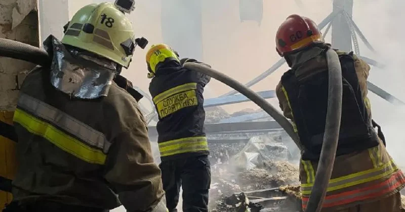 Россияне ударили ракетой по складу супермаркета в Днепре ВИДЕО