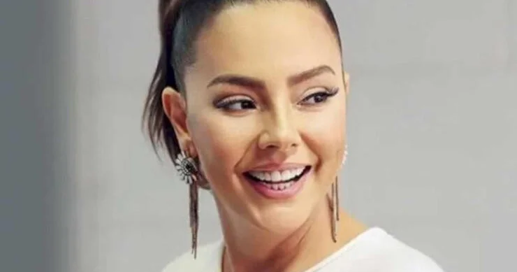Ebru Gündeş makiyajsız halda yaxalandı reaksiyası gündəm oldu FOTO