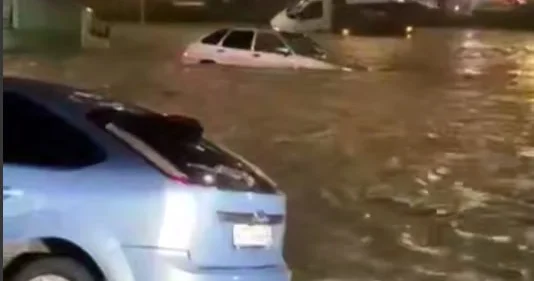 Dərbənd küçələri su altında qaldı VİDEO